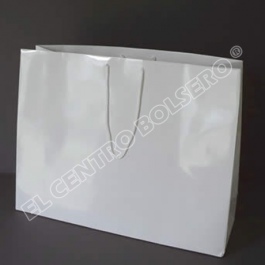bolsas de papel blanco laminado con asas de macrame jumbo