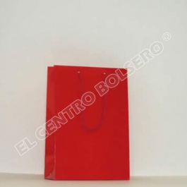 bolsas de papel rojo laminado con asas de macrame grande