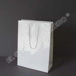 bolsas de papel blanco laminado con asas de macrame grande